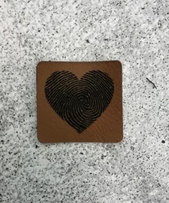 Label aus Kunstleder Herzabdruck
