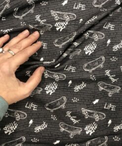 French Terry Skateboard, Graffiti auf dunkelgrau, Herzenfroh, Fräulein von Julie 2