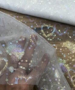 super weicher Tüll in weiß mit schillernden Herzen 2