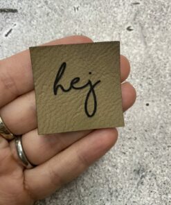 Label aus Kunstleder Hej 2