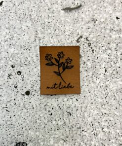 Label aus Kunstleder mit dem Text mit Liebe - mini Format