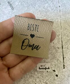 Hochwertiges Kunstlederlabel von Herzenfroh, beste Oma