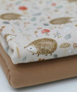 Baumwolljersey ♡ Kleiner Igel mit Blätter und Pilzen auf sand